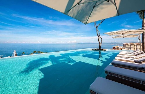 Romantic Zone Condo | AlilaHolidays - PIER 57 - 711 - 1BR Penthouse Fabulous Views in PV