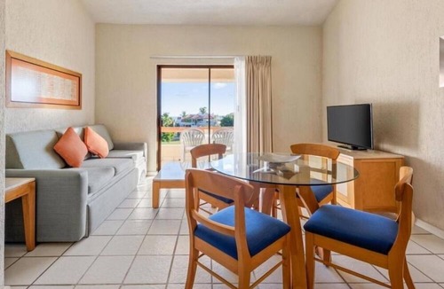 Campo de Golf Fonatur Hotel | Lively 1BR Suite Near San Jose Estuary