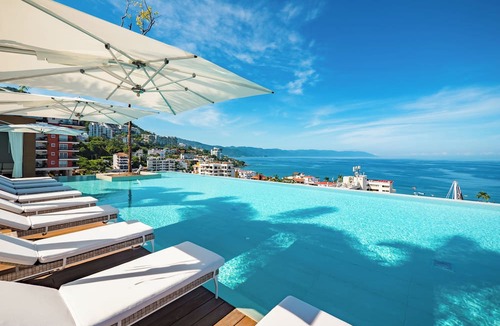 Romantic Zone Apartment | Chic 1 bed 2 bath Best Ocean Views Zona Romantica