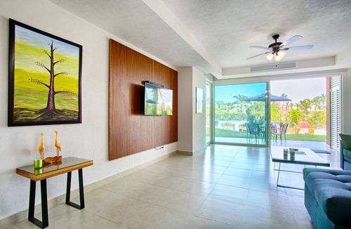 South Hotel Zone Condo | Beachfront 2BR | Accessible, Pool & Hot Tub