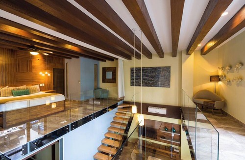 Romantic Zone Condo | 2 bed 2 bath 2 level LOFT TOWNHOME · RTH2