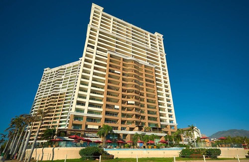 South Hotel Zone Condo | ✪Stylish Beachfront Condo ✪Trendy location ✪Private jacuzzi @balcony