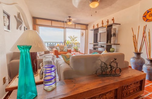 Amapas Condo | Playa Bonita Casa de Risa located on Los Muerto Beach 2BD Condo for rent in Los