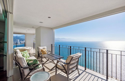 South Hotel Zone Condo | Spectacular Beachfront, Ocean & City Views of Puerto Vallarta - Great Rates!