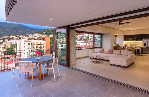 Romantic Zone Condo | Ocean View Penthouse in Romantic Zone