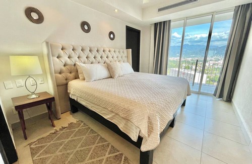 South Hotel Zone Condo | 17th-Floor Beachfront Grand Venetian Condo ☆Panoramic Bay Views & Infinity Pools