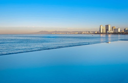 Las Glorias Apartment | Modern oceanfront studio with breathtaking sunsets, heated pools & beach access