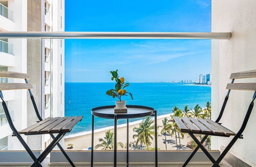 Las Glorias Apartment | Modern oceanfront studio with breathtaking sunsets, heated pools & beach access