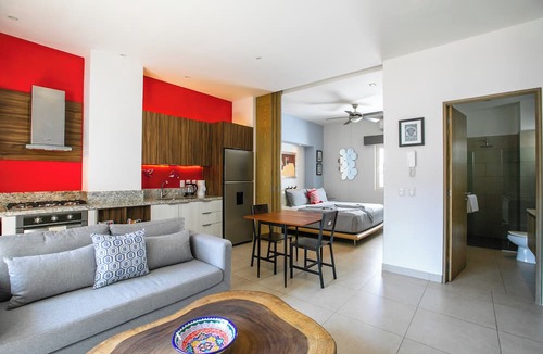 Emiliano Zapata Condo | Pool, Gym & Balcony | Perfect Romantic Zone Stay