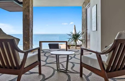 Bucerias Apartment | Beachfront Luxury Penthouse in Mar Azul in Bucerias | Sleeps 8 | 4BR/3BA 🌊 Stay in style at this brand-new beachfront penthouse in Bucerías! Featuring 4 bedrooms, 3 full baths, and 9 beds, it comfortably sleeps up to 8 guests. Enjoy high ceil