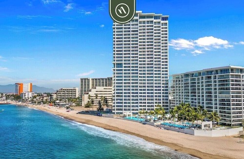 Las Glorias Apartment | Amazing Oceanfront 1BR Condo - Rooftop Pool