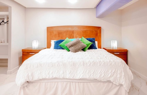 Alta Vista Condo | Romantic Zone. modern, comfortable 2 bedroom view condo with breakfast included.