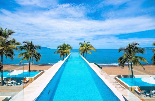 Las Glorias Apartment | Panoramic Oceanview Luxury 4BR Penthouse