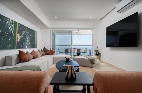 Las Glorias Condo | Luxury Beachfront Condo 3BD, Harbor 171 & 8 pools 3BD Condo for rent in North Ho