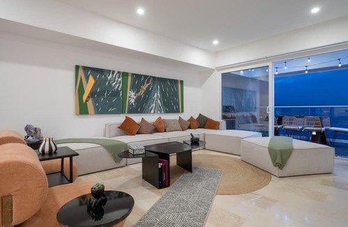 Las Glorias Condo | Luxury Beachfront Condo 3BD, Harbor 171 & 8 pools 3BD Condo for rent in North Ho