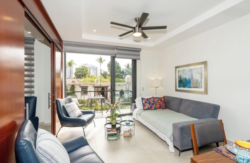 North Hotel Zone Apartment | 4 Person Occupancy 1 block from Ocean A+ location