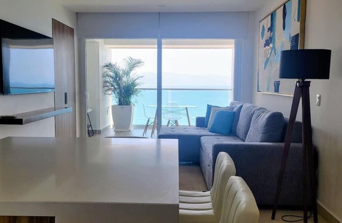 Las Glorias Apartment | Amazing Beachfront 1BR/2Bath Breakfast