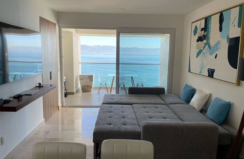 Las Glorias Apartment | Amazing Beachfront 1BR/2Bath Breakfast