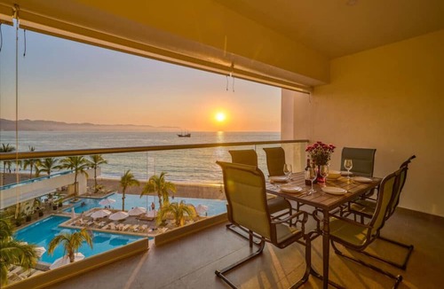 Las Glorias Apartment | Oceanfront Luxury + FREE Daily Breakfast Harbor171