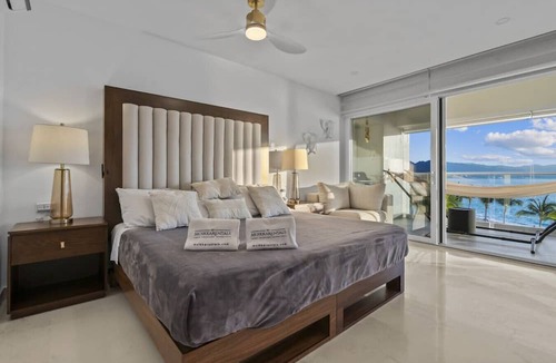 Las Glorias Apartment | Oceanfront Luxury + FREE Daily Breakfast Harbor171