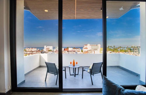 Colonia 5 de Diciembre Condo | Torre Doze Private Penthouse