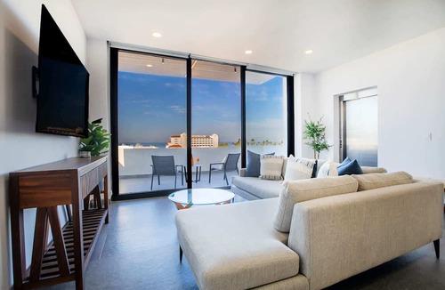 Colonia 5 de Diciembre Condo | Torre Doze Private Penthouse
