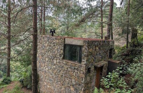 Huauchinango Cabin | Cabañas de piedra suspendidas en el bosque