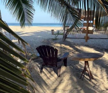 Villa de Tututepec de Melchor Ocampo House | El Paraiso Chacahua Eco stay frente al mar Biolumincencia experiencia local natural en Chacahua