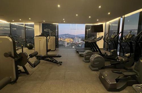 Americana Apartment | Apartment for 6 people with a pool, gym, coworking space, and parking