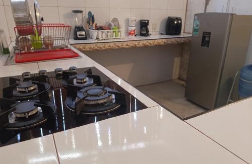 San Pedro Huamelula House | HABITACION PRIVADA CON AC, WiFi, TV, COCINA, BAÑO Y ESTACIONAMIENTO