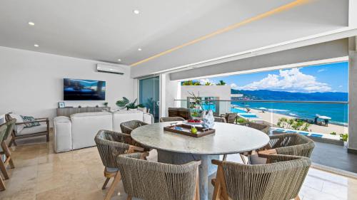 Las Glorias Apartment | Beachfront, Private Pool, Theatre Room, Views!