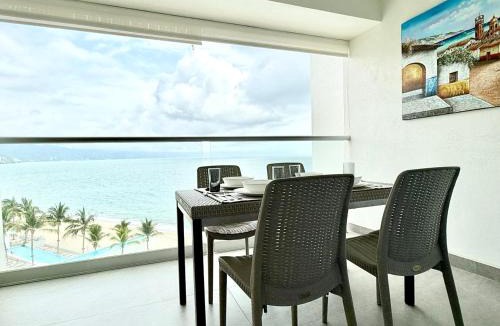 Las Glorias Apartment | Beachfront family friendly 1 bdr NT505