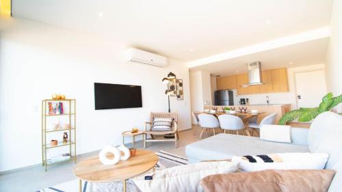 Flamingos Apartment | Brand New Condo Aria Ocean 614 by Kivoya