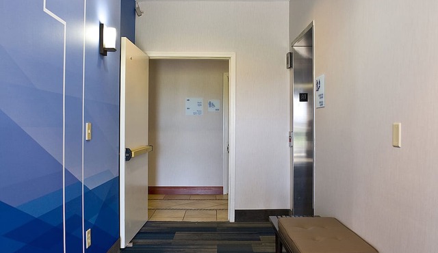 Holiday Inn Express Hotel & Suites Vermillion by IHG in Vermillion