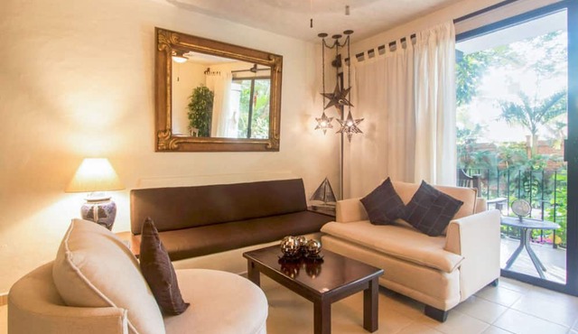 Cozy stay Tropical Vibes near Beach