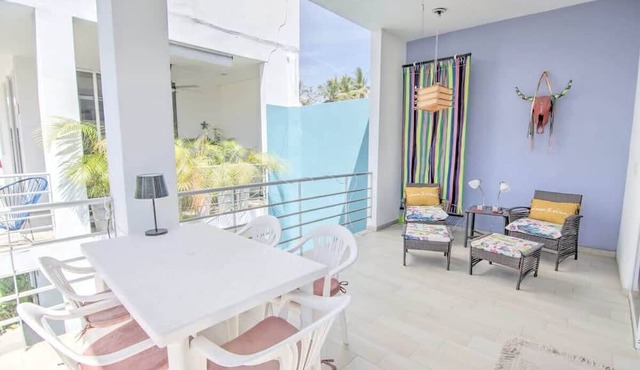 Maravilla Golden Zone 1BR: Pool & Beach Gear