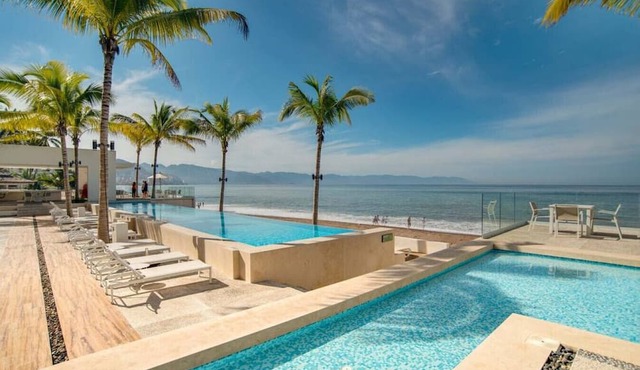 Harbor 3008 Amazing beach front romantic vacation home by Moikkarentals