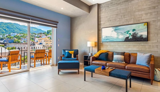Luxury 1 BR w/workspace & gym