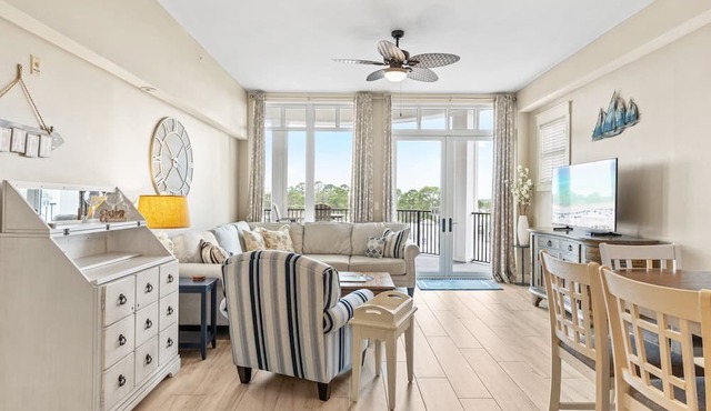 RARE! HUGE Balcony Overlooking Baytowne Wharf! Trop Pool, Hot Tub, Beach Tram in Miramar Beach