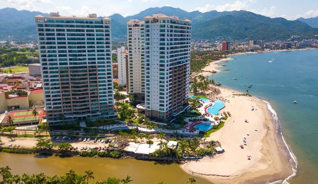 OCEANFRONT CONDO IN TROPICAL PARADISE AWAITS YOU AT THE GRAND VENETIAN!