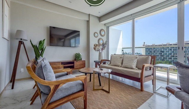 Luxury 3 BR Condo - Beach Access 1 Block Away