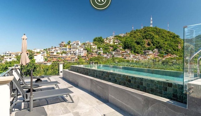 Puerto Vallarta 1BR near ocean, pool, balcony