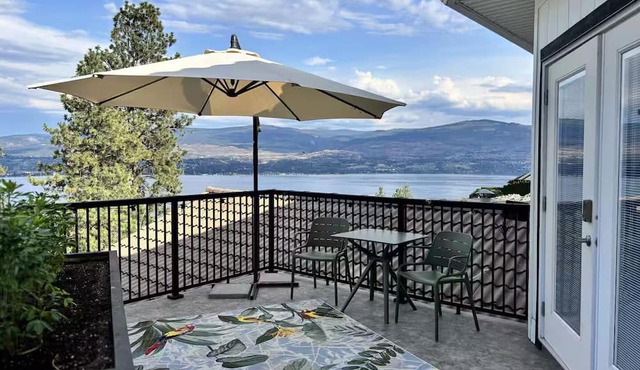 Secluded lakeview luxury private suite on the Wine Trail, 10 mins to town. in West Kelowna