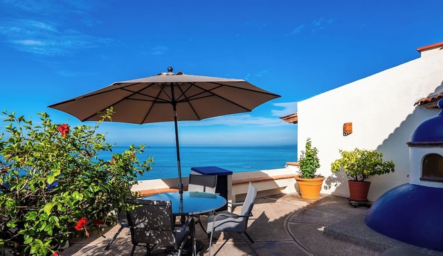SUMMER PROMO! 6th Floor Oceanfront Condo on the Beach in Zona Romantica.