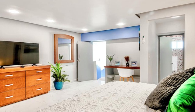Romantic Zone. modern, comfortable 2 bedroom view condo with breakfast included.