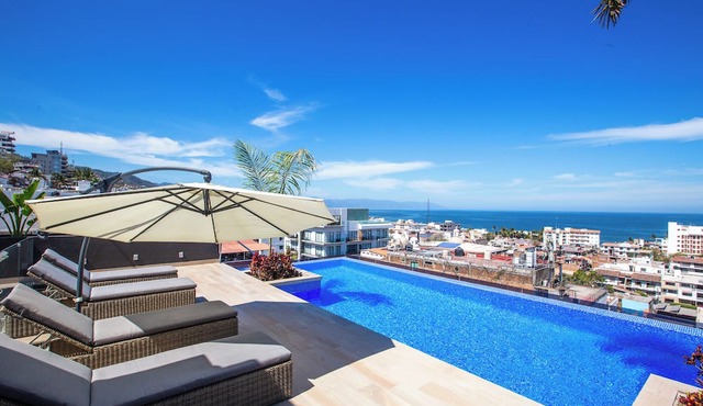New Downtown Condo w/Private Dipping Pool