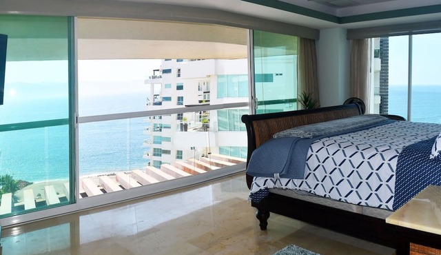Unwind in style-Your Luxury Vacation Penthouse in Puerto Vallarta,MX!
