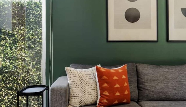 Stylish 2-Bdr Haven with Relaxing Balcony