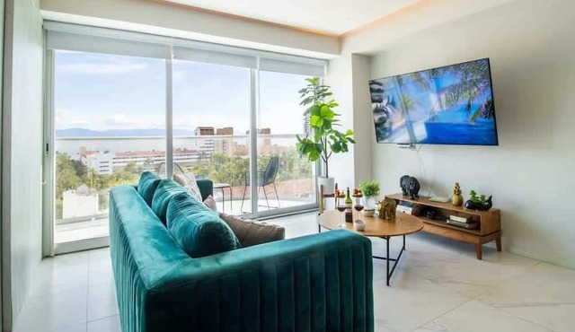 Nautico Condo, Rooftop Pool, Gym, Steps to the Marina!