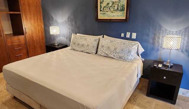 One Block to the beach in fabulous Puerto Vallarta with AC, WiFi. 2bed/2bath